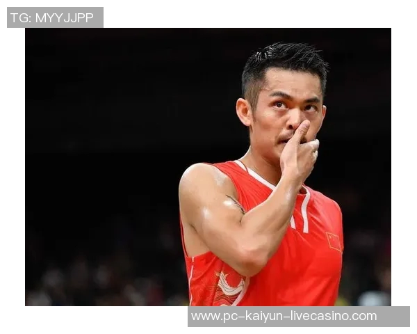 足球第四官员的职责与影响力解析及其在比赛中的重要角色 足球第四官员的职责与影响力解析及其在比赛中的重要角色